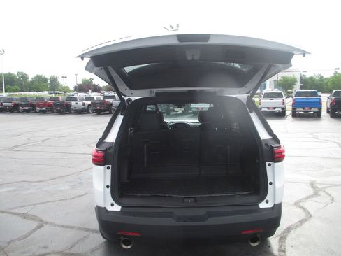 Used 2023 Chevrolet Traverse RS AWD/4WD image 8