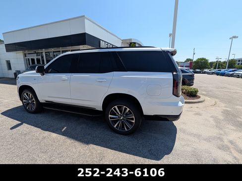Used 2025 Cadillac Escalade Sport AWD/4WD image 7