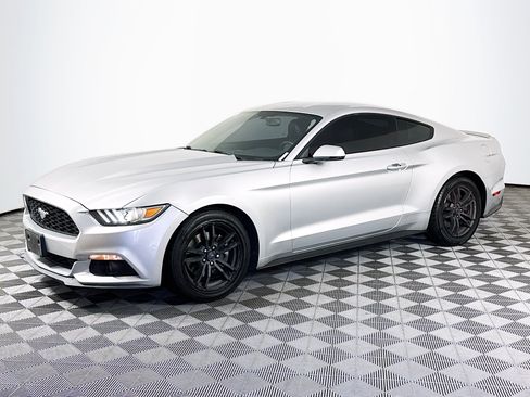 Used 2017 Ford Mustang Premium RWD image 4