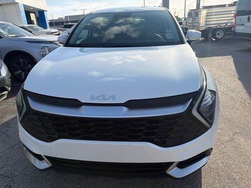Used 2023 Kia Sportage LX FWD image 2