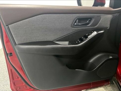 Used 2023 Nissan Rogue S AWD/4WD image 25