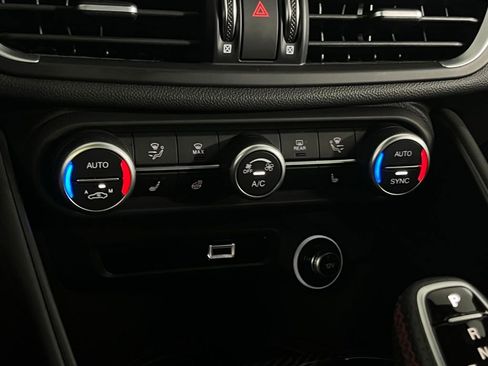 Used 2023 Alfa Romeo Giulia Estrema image 18