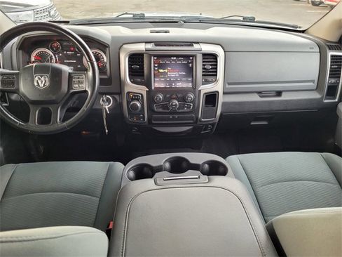 Used 2019 RAM 1500 Classic SLT w/ Luxury Group image 6