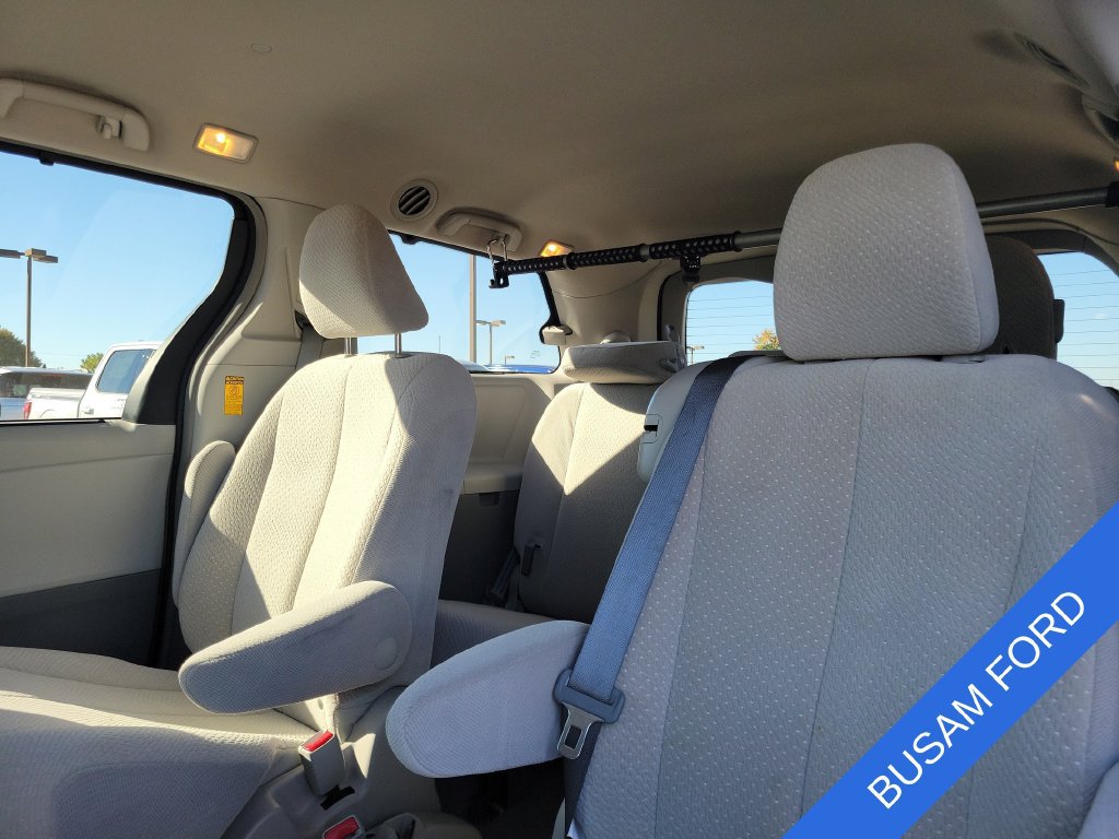 Used 2014 Toyota Sienna LE FWD image 12