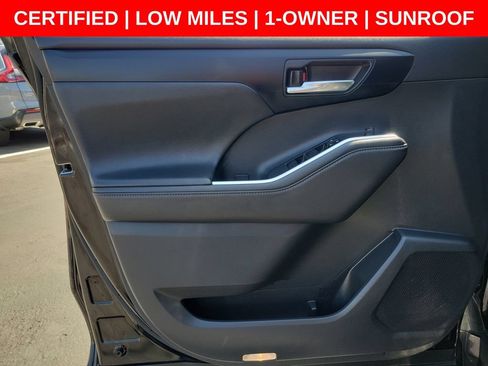 Used 2024 Toyota Highlander XLE FWD image 24