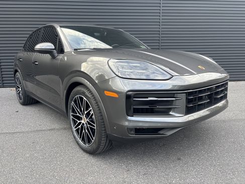 Certified 2024 Porsche Cayenne S image 6