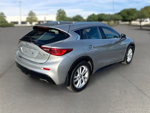 Used 2019 INFINITI QX30 image 8