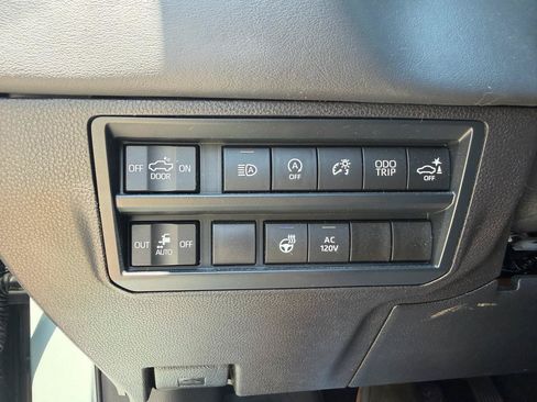 Used 2024 Toyota Tundra Platinum AWD/4WD image 18