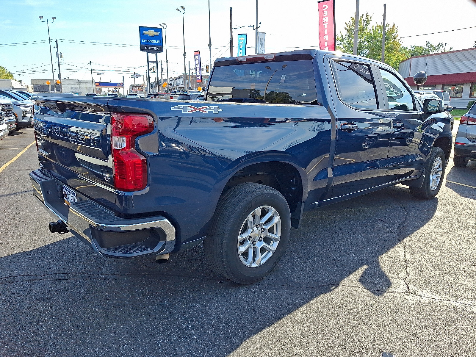 Used 2023 Chevrolet Silverado 1500 LT AWD/4WD image 6