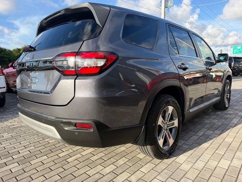 Used 2025 Honda Pilot EX-L image 11