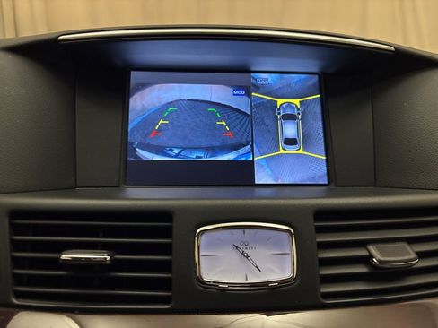 Used 2019 INFINITI Q70 Luxe image 19