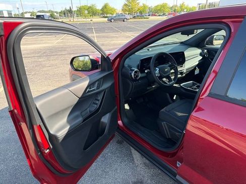 New 2027 Chevrolet Equinox LT w/ LPO, Floor Liner Package FWD image 9
