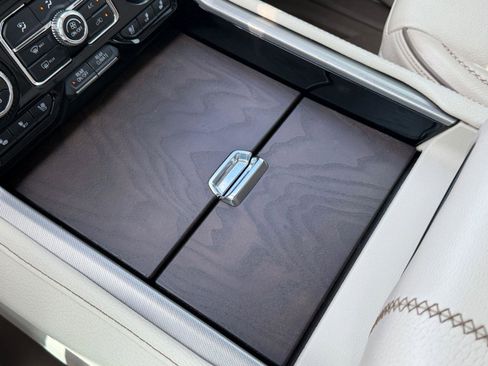 Used 2022 GMC Yukon XL Denali w/ Denali Premium Package image 29