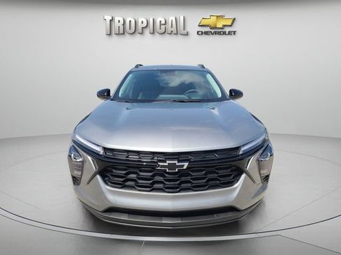 New 2026 Chevrolet Trax LT w/ Midnight Edition FWD image 2