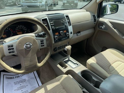 Used 2014 Nissan Frontier SV w/ SV Value Truck Package AWD/4WD image 8