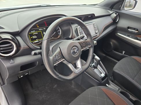 Used 2018 Nissan Kicks SR image 12