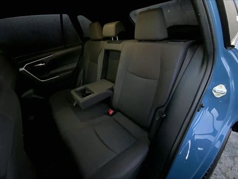 Used 2022 Toyota RAV4 SE w/ Convenience Package image 20