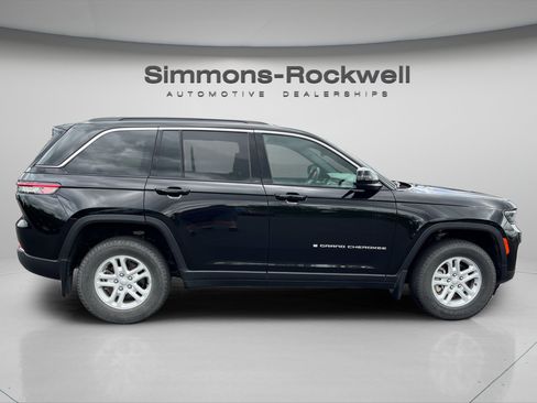 Used 2024 Jeep Grand Cherokee Laredo w/ Luxury Tech Group I AWD/4WD image 6