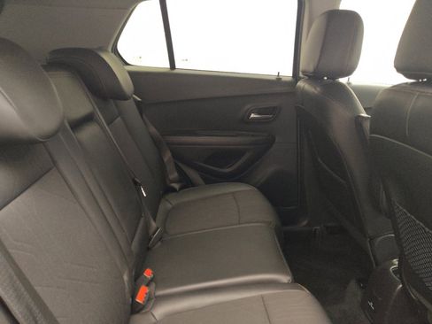 Used 2021 Chevrolet Trax LT w/ Driver Confidence Package FWD image 19