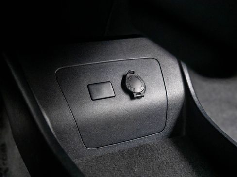 Used 2015 Toyota Prius Two image 28