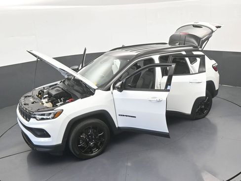 Used 2024 Jeep Compass Latitude w/ Convenience Group AWD/4WD image 61
