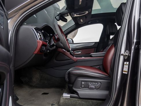 Used 2022 Bentley Bentayga image 22