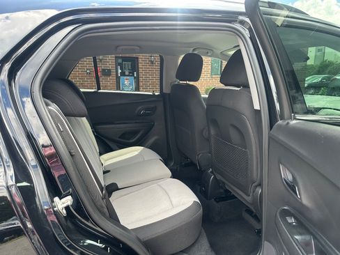 Used 2020 Chevrolet Trax LT FWD image 15