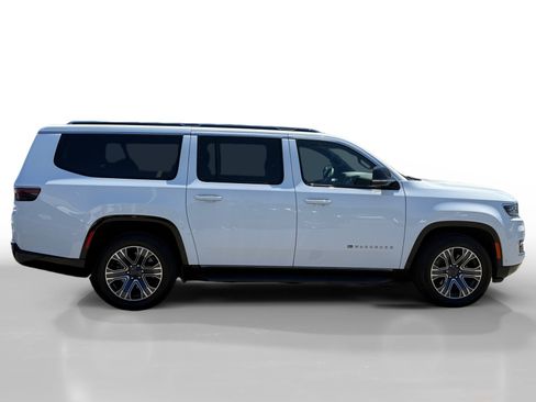 Used 2024 Jeep Wagoneer L Series II RWD image 6