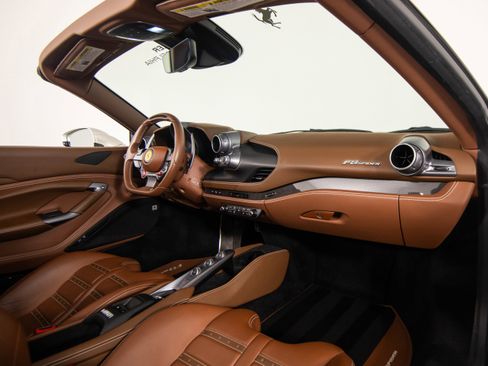 Certified 2022 Ferrari F8 Tributo image 17