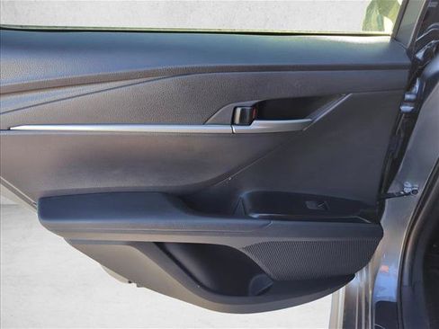 Used 2025 Toyota Camry SE FWD image 9