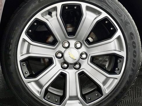 Used 2015 Chevrolet Tahoe LTZ AWD/4WD image 3