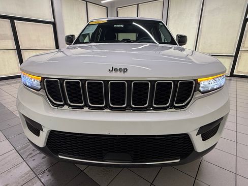 Used 2023 Jeep Grand Cherokee Laredo w/ Luxury Tech Group I AWD/4WD image 11