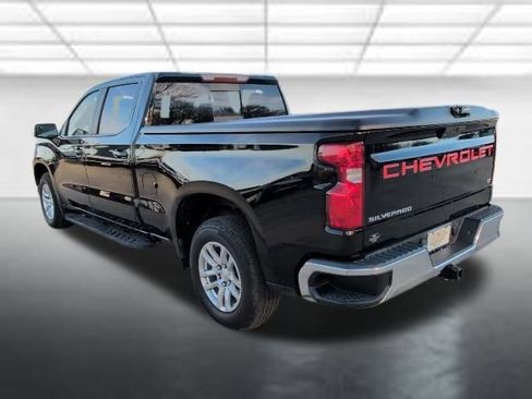 Used 2021 Chevrolet Silverado 1500 LT w/ Convenience Package II image 2