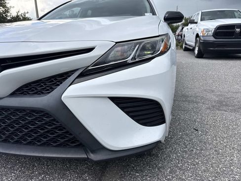 Used 2020 Toyota Camry SE FWD image 9
