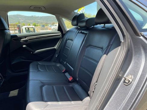 Used 2016 Volkswagen Passat 1.8T SE FWD image 20