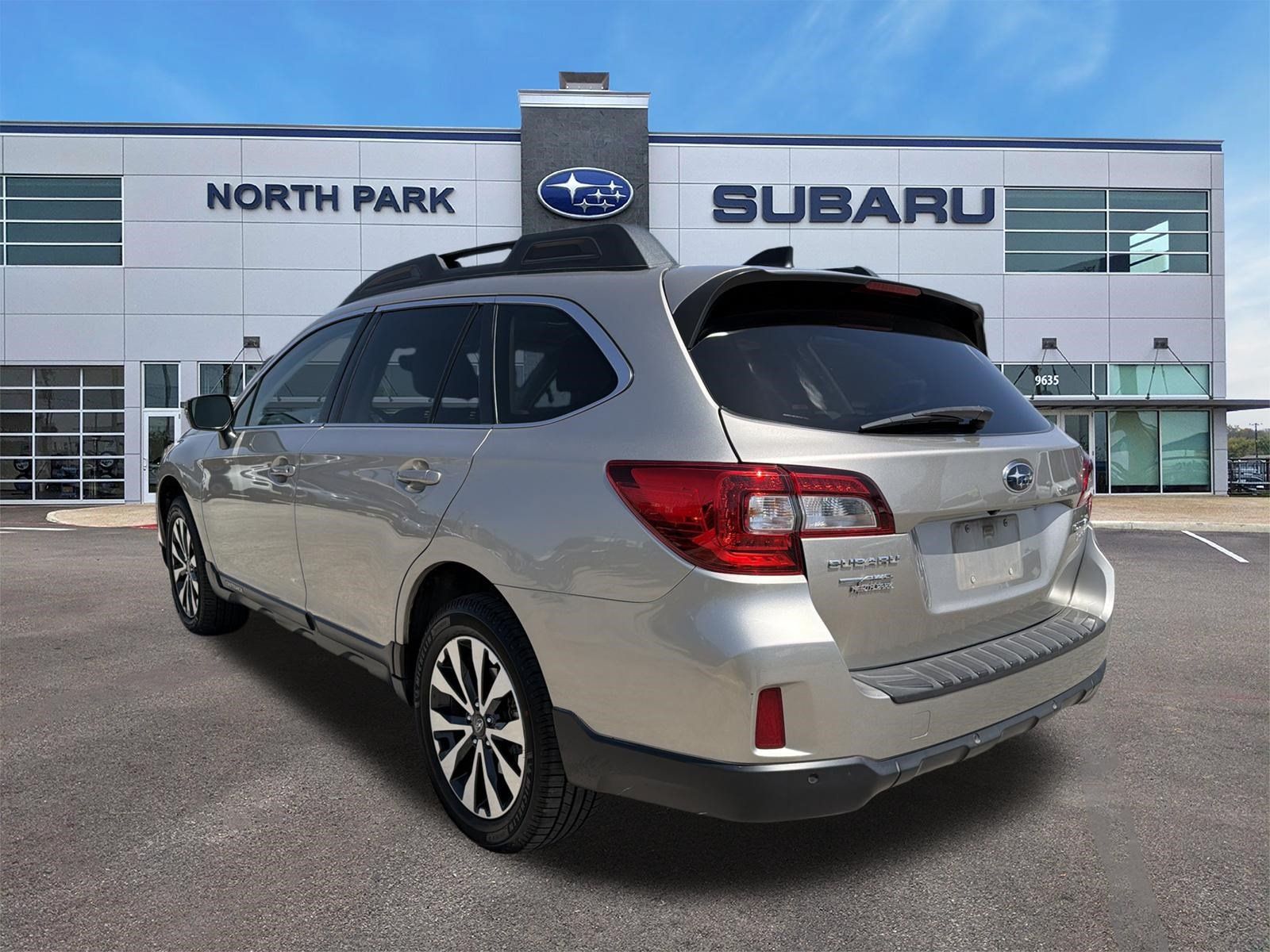 Used 2017 Subaru Outback 2.5i Limited AWD/4WD image 5