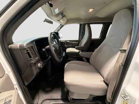 Used 2015 Chevrolet Express 3500 LT w/ LT Preferred Equipment Group image 15