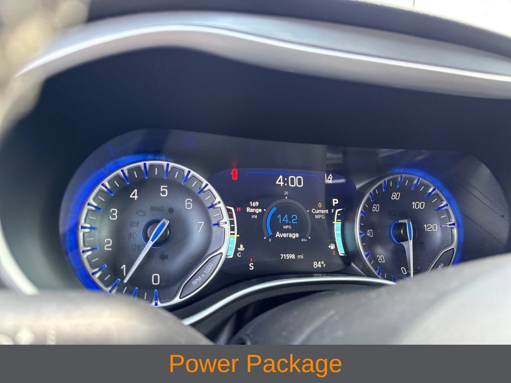 Used 2024 Chrysler Pacifica Touring-L FWD image 8