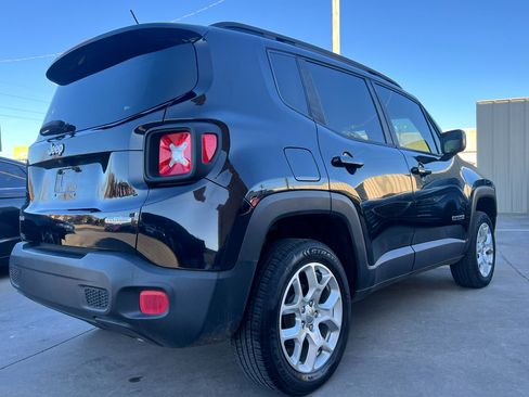 Used 2016 Jeep Renegade Latitude w/ Popular Equipment Group image 3