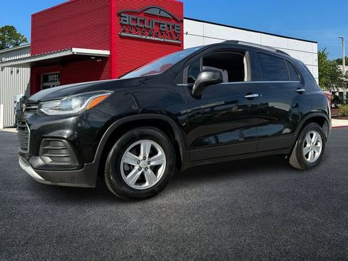 Used 2019 Chevrolet Trax LT w/ LT Convenience Package image 1
