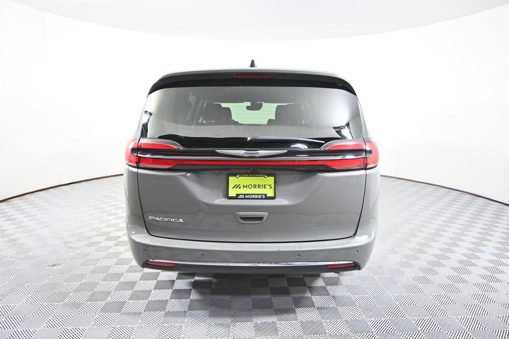 Used 2023 Chrysler Pacifica Touring-L FWD image 5
