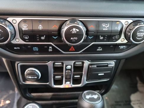 Used 2024 Jeep Wrangler Unlimited Sahara AWD/4WD image 36