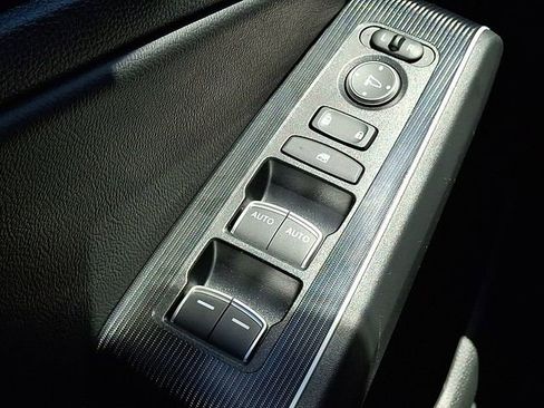 Used 2025 Honda Civic Sport image 25
