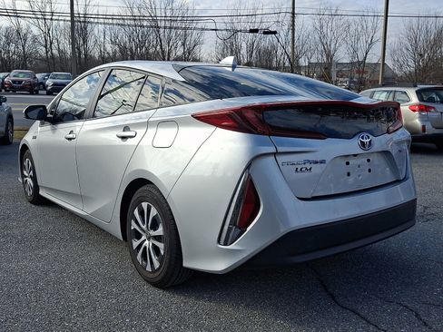 Used 2021 Toyota Prius Prime XLE image 6