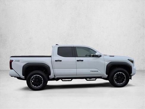 Used 2026 Toyota Tacoma TRD Off-Road w/ TRD Off Road Premium Package AWD/4WD image 4