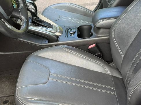 Used 2012 Ford Focus SEL FWD image 18