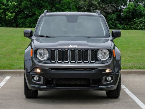 Used 2018 Jeep Renegade Latitude FWD image 9