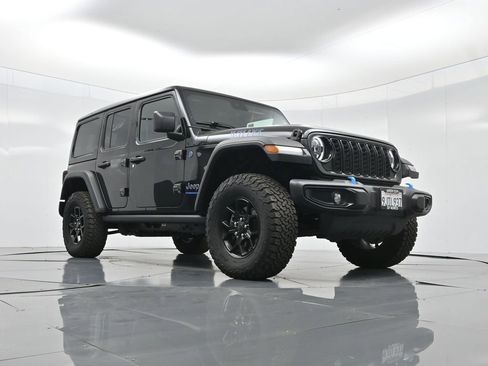 Used 2024 Jeep Wrangler Unlimited image 46
