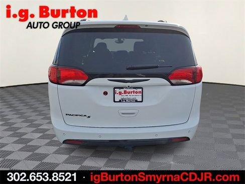 Used 2020 Chrysler Pacifica Touring-L Plus w/ S Appearance Package image 5