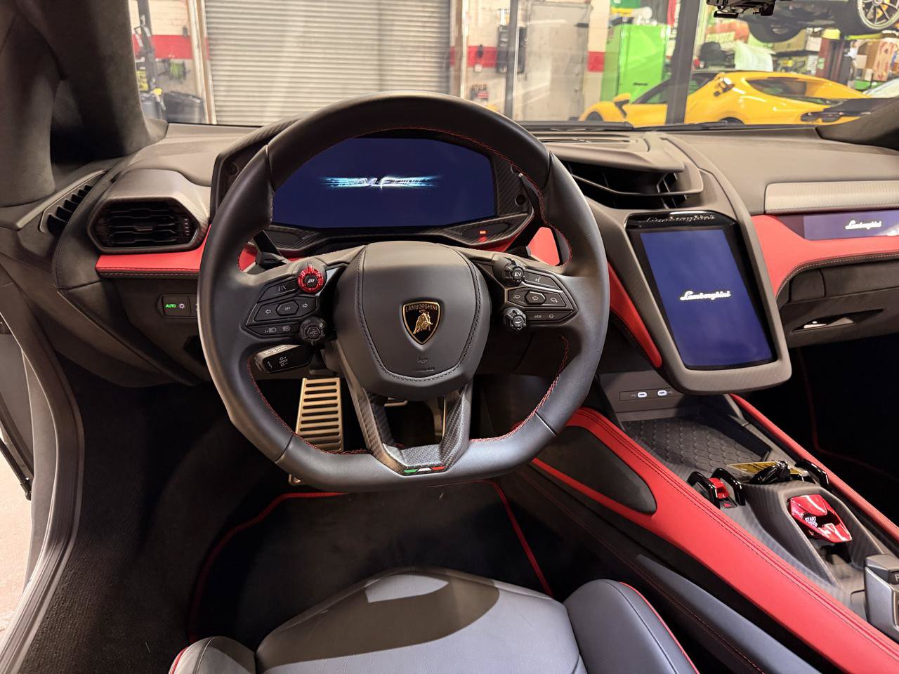 Used 2024 Lamborghini Revuelto AWD/4WD image 17
